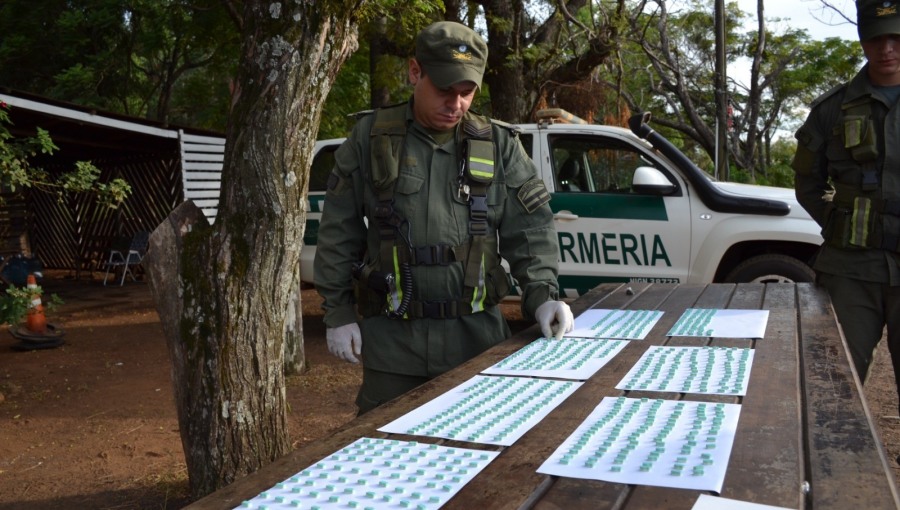 Llevaba pastillas de éxtasis ocultas dentro de su automóvil: El conductor fue detenido por el hecho