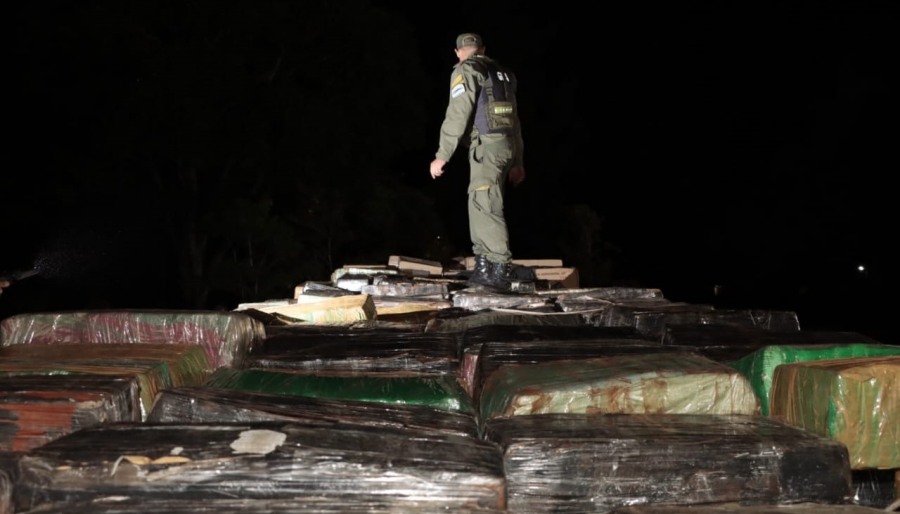 Gendarmería Nacional secuestró más de siete mil kilos de marihuana transportados en un camión de bandera brasileña