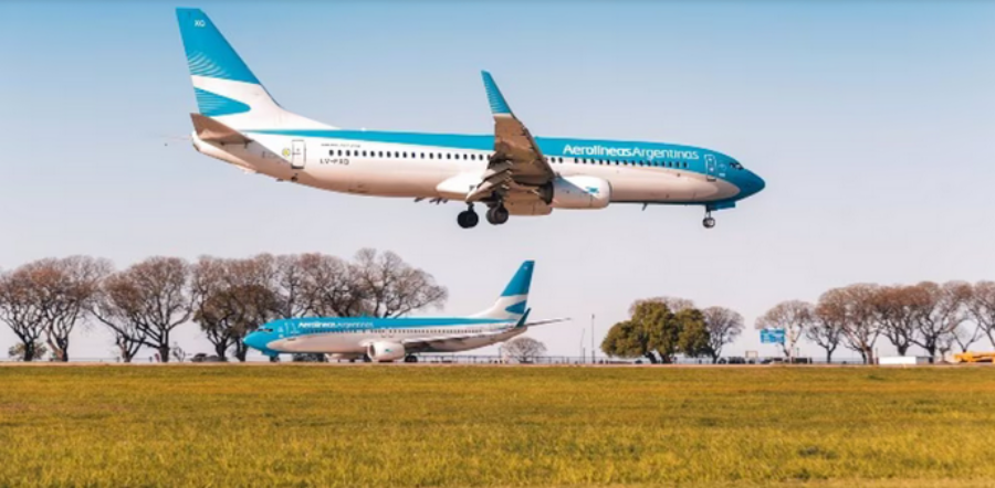 Paro de controladores: Afectó a 10.500 pasajeros y Aerolíneas Argentinas tuvo que modificar más de 100 vuelos en un día, Latam, Flybondi y Jetsmart también advirtieron por demoras y reprogramaciones