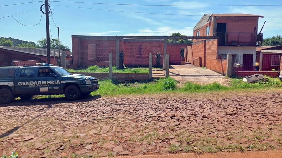 Misiones: 15.000 paquetes de cigarrillos de origen extranjero se encontraban acopiados en una vivienda en construcción