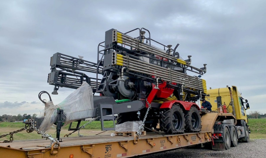 INDECAR introduce la fertilizadora Phantom 5700 en Paraguay