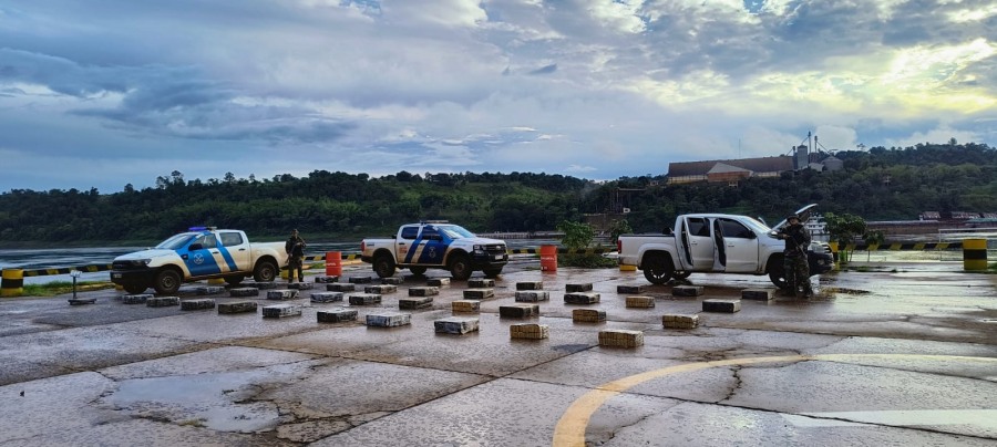 Prefectura Naval Argentina incautó más de una tonelada de marihuana en la provincia de Misiones