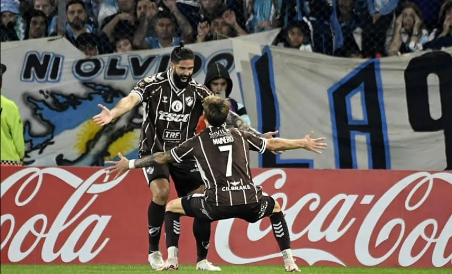 Platense dio el golpe y eliminó a Racing Club del Torneo Apertura