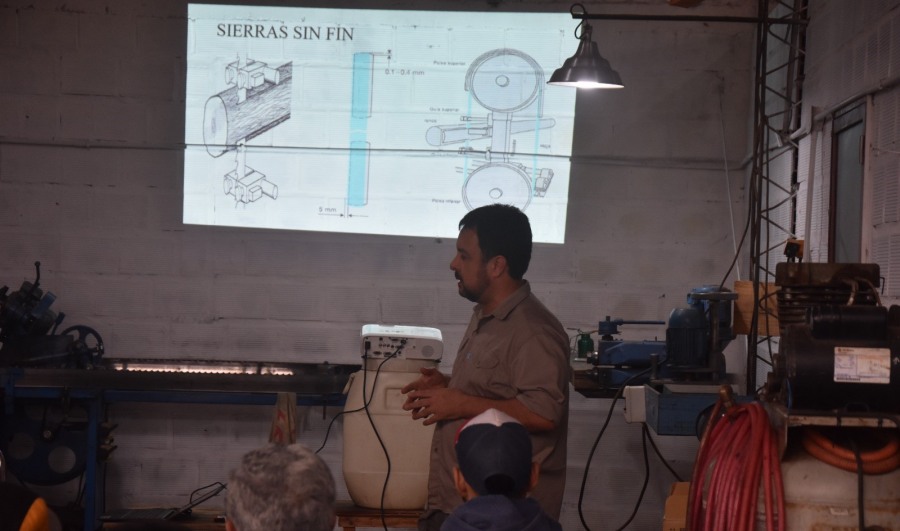 Apóstoles: Se realizó la primera clase de capacitación teórico/práctico de afilado para trabajadores de aserraderos, con la participación de veinte operarios