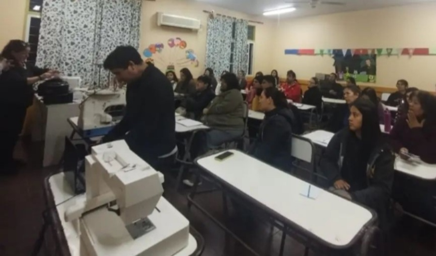 Posadas: Presentaron curso de Operador Junior en manejo de Bordado Semi Industrial