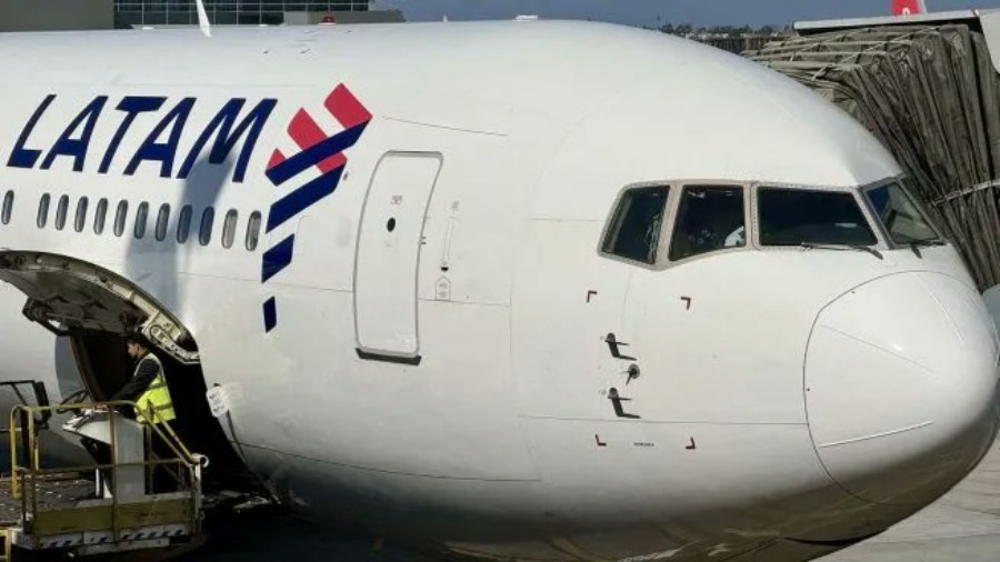 No dio fechas: Federico Sturzenegger aseguró que LATAM volvería a volar en Argentina