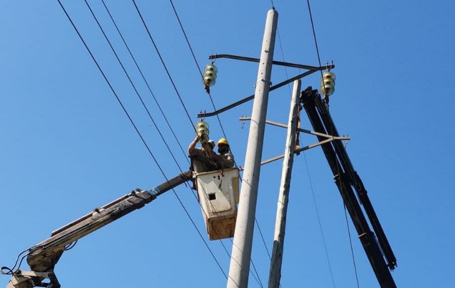 Energía de Misiones realizó mejoras en la línea troncal de la red eléctrica en el Municipio de Puerto Esperanza