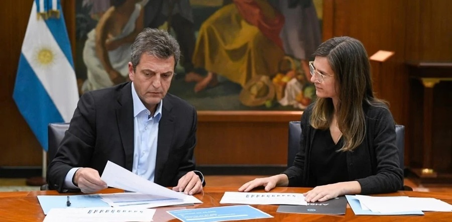 Tras la presión de Cristina Kirchner, preparan un bono para los más pobres con más de 70 mil millones de pesos del dólar soja