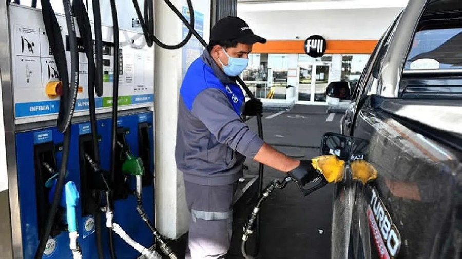 Golpe al bolsillo: YPF sube el precio de sus combustibles un 4%, ¿cómo quedarán los precios en la Ciudad Autónoma de Buenos Aires