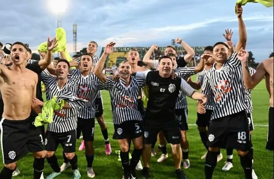 El Porvenir dio el batacazo y dejó a Lanús afuera de la Copa Argentina