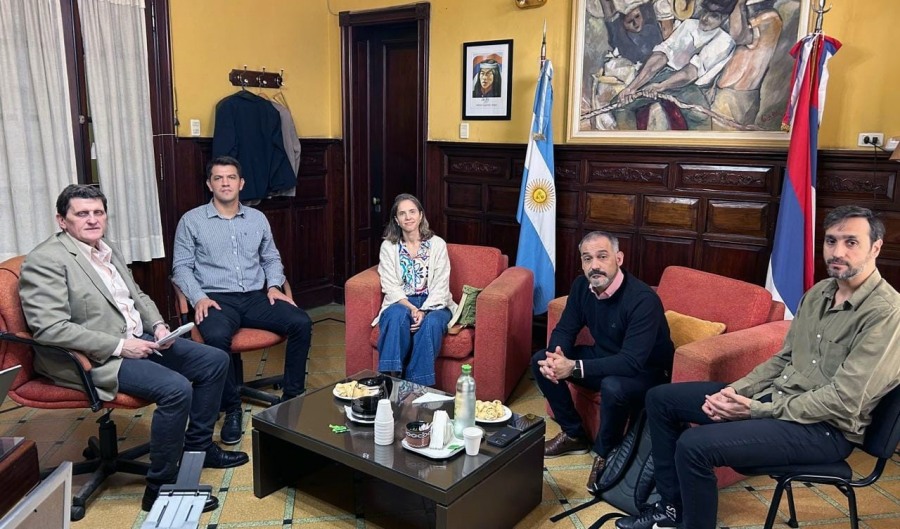 “Productiva reunión con la Cámara de Comercio e Industria de Posadas, que acercó sus propuestas en la búsqueda de soluciones para el sector”, dijo el Ministro Adolfo Safrán