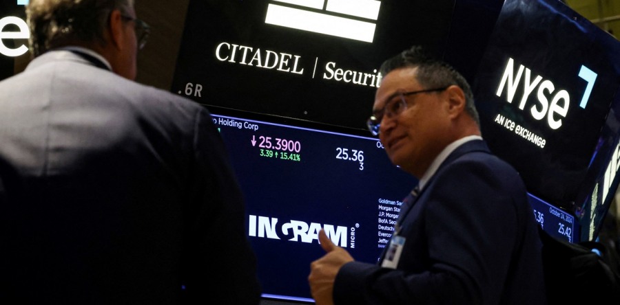 Riesgo país perforó los 1.000 puntos por primera vez en cinco años, cayó 6,7% en el día, a 966 puntos básicos