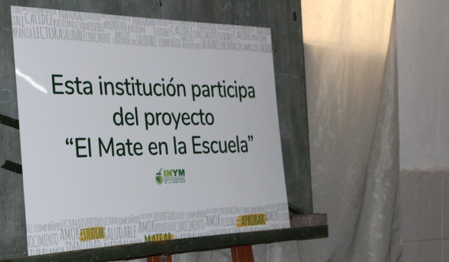 El Mate en la Escuela, junto a estudiantes de ERAGIA-UNNE, en la ciudad de Corrientes