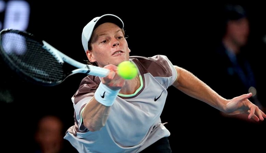 Tenis: Jannik Sinner le dio vuelta la final a Daniil Medvedev, tuvo una heroica recuperación, terminó levantando el 3-6, 3-6, 6-4, 6-4 y 6-3 para consagrarse campeón del Australian Open