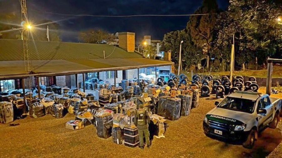 Gendarmería Nacional secuestró 1.784 neumáticos de origen extranjero y 308 cigarrillos electrónicos que contenían aditivos el principio activo de la marihuana
