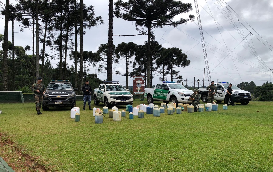 Una persona fue sorprendida trasladando más de 600 litros de combustible por un paso no habilitado