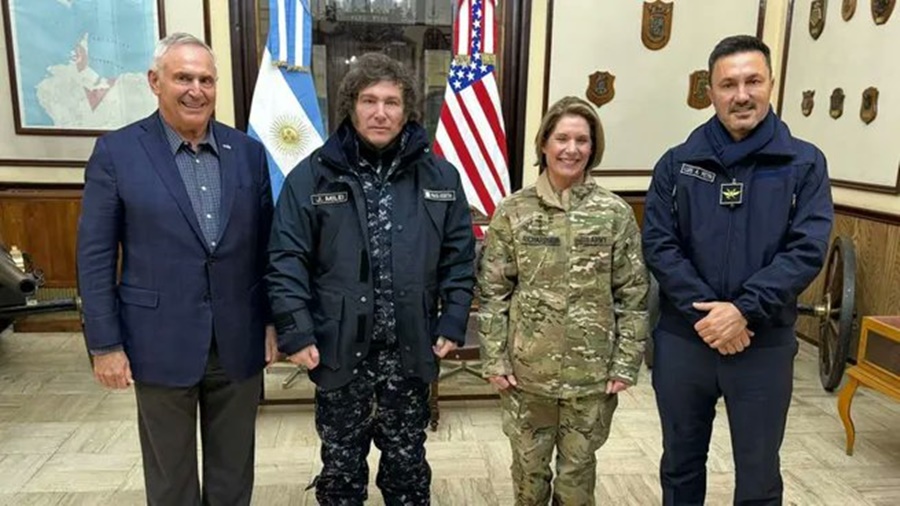 Viajó junto a reducida comitiva: El Presidente Javier Milei se reunió en Ushuaia con la Jefa del Comando Sur de Estados Unidos Laura Richardson, "la soberanía no se defiende con aislacionismo"