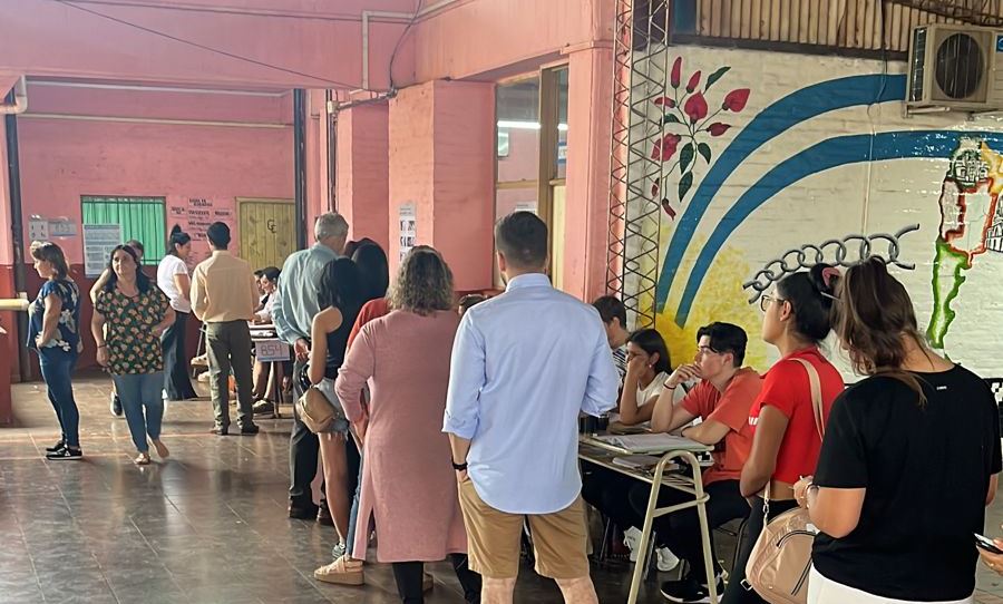 Apóstoles: Importante afluencia de votantes se registra en las primeras horas en las elecciones generales, a diferencia de las PASO de Agosto