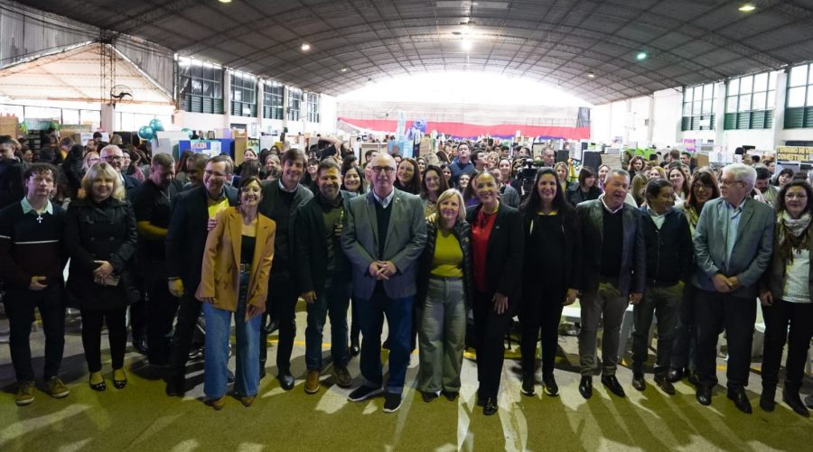 Misiones: “Aprender haciendo es la mejor manera de aprender”, afirmó el Gobernador Hugo Passalacqua en la Feria Provincial de Educación, Arte, Ciencia y Tecnología 2025, en la ciudad de Apóstoles