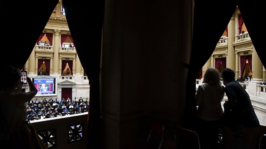 Hasta este jueves a las 12: Cuarto intermedio en el debate de la Ley "Bases" en Diputados
