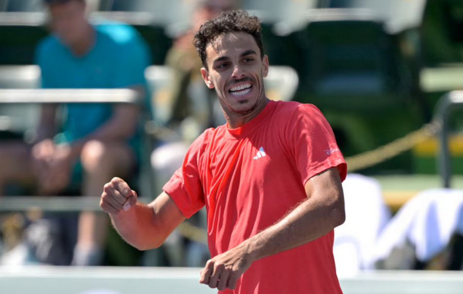Tenis: El argentino Francisco Cerúndolo dio el batacazo, eliminó al número diez del mundo y pasó a cuartos de Indian Wells
