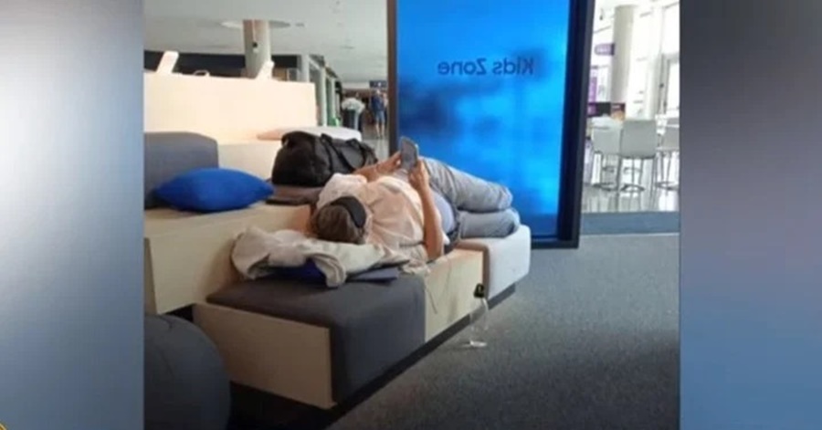 Llegaron al Aeropuerto de Ezeiza 33 jóvenes rusas embarazadas: Al menos 4 de las 6 mujeres estaban retenidas, consiguieron el permiso para ingresar al país