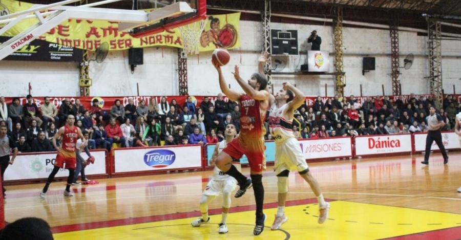 Liga Federal de Básquetbol: El Club Tokio ganó a Bochas de Colonia Caroya de Córdoba y el equipo posadeño se instaló en las finales interconferencia de la Liga