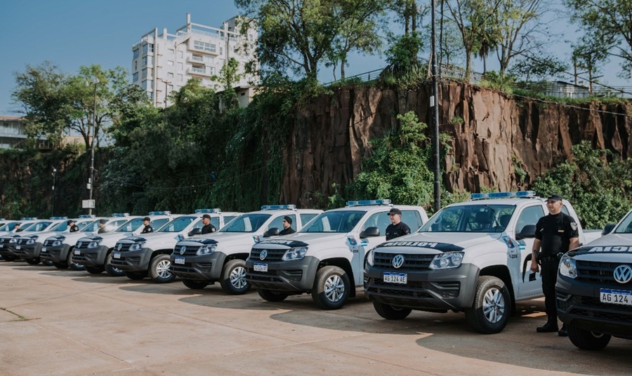 Misiones: Entregaron móviles policiales, la misma se realizó en La Cascada de la Costanera de Posadas