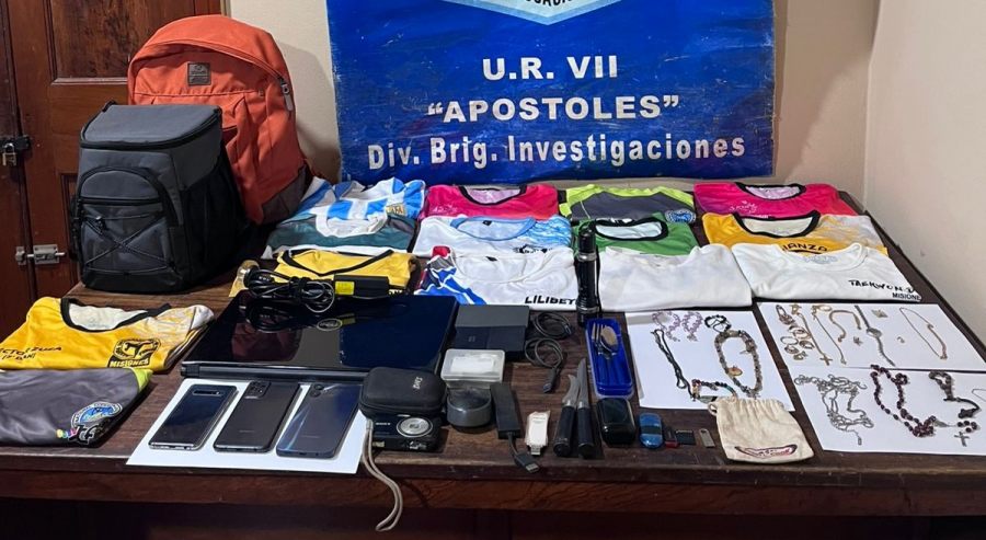 Apóstoles: Tres individuos fueron capturados por un robo en un inmueble del centro de la ciudad, se recuperaron joyas de oro, una notebook, celulares y otros elementos