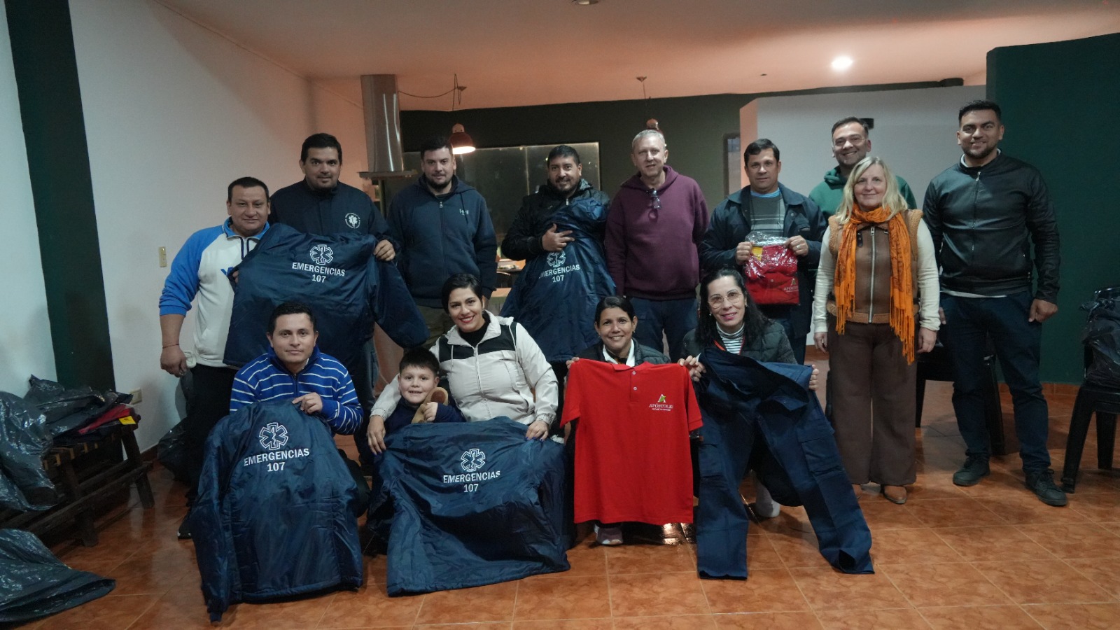 Apóstoles: Entrega de nueva vestimenta para el personal del Servicio de Traslado y el Centro de Contención El Refugio. la iniciativa busca mejorar las condiciones laborales y reconocer el esfuerzo y dedicación de los trabajadores