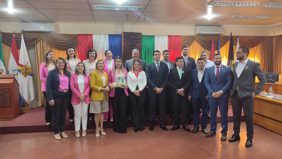 Paraguay: Misiones participó en la sesión de la Junta Departamental de Itapúa, en la cual estuvo presente la Diputada Provincial Suzel Vaider