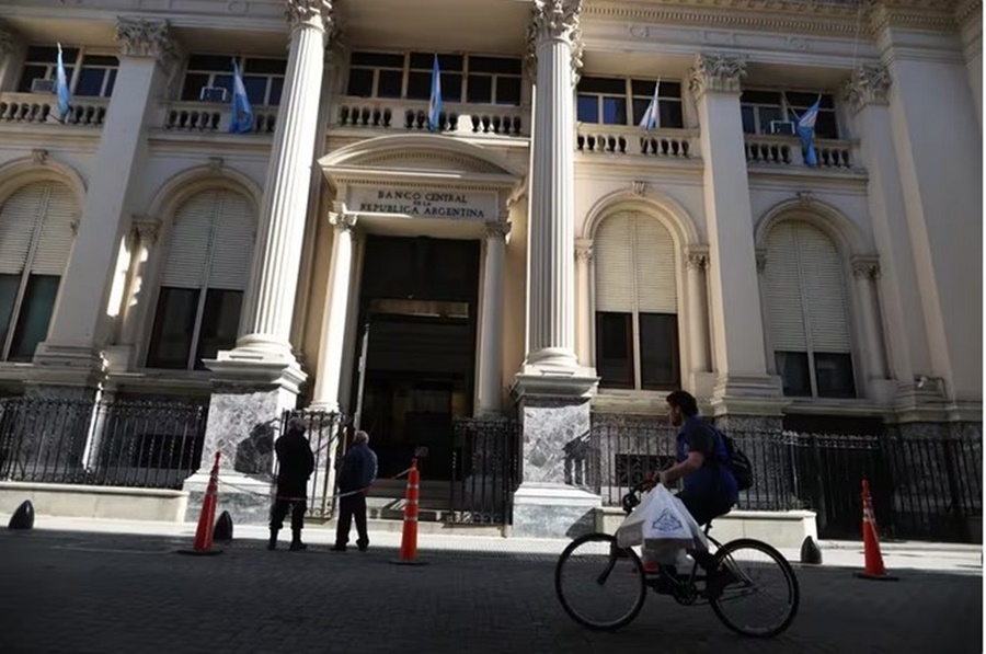 El Banco Central de la República Argentina restringirá al mínimo las operaciones de dólar mayorista este lunes