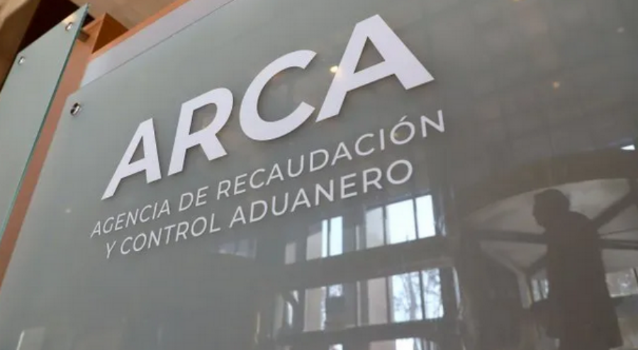 Lo anunció Caputo: La recaudación tributaria de Julio creció cerca de 5% real y quedó a un paso de los 17 billones de pesos