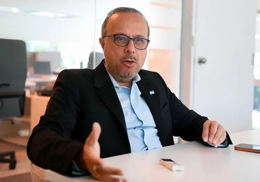 El ex CEO de Syngenta y actual Jefe de Asesores Antonio Aracre busca acercar a la oposición con una reforma laboral e impositiva