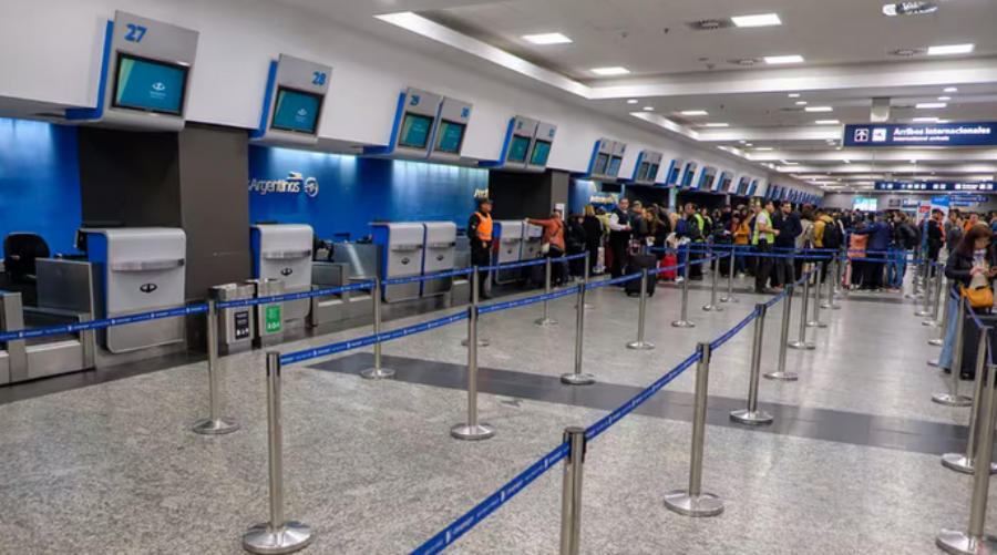Comenzó otro paro salvaje del gremio de pilotos y más de 15 mil pasajeros estarán afectados en Aeroparque y Ezeiza, se extenderá hasta las 14 horas