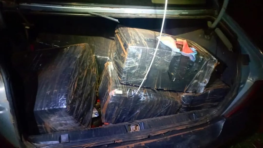 Misiones: Persecución policial sobre la Ruta Nacional N° 14 culminó con el despiste de un automóvil repleto de droga