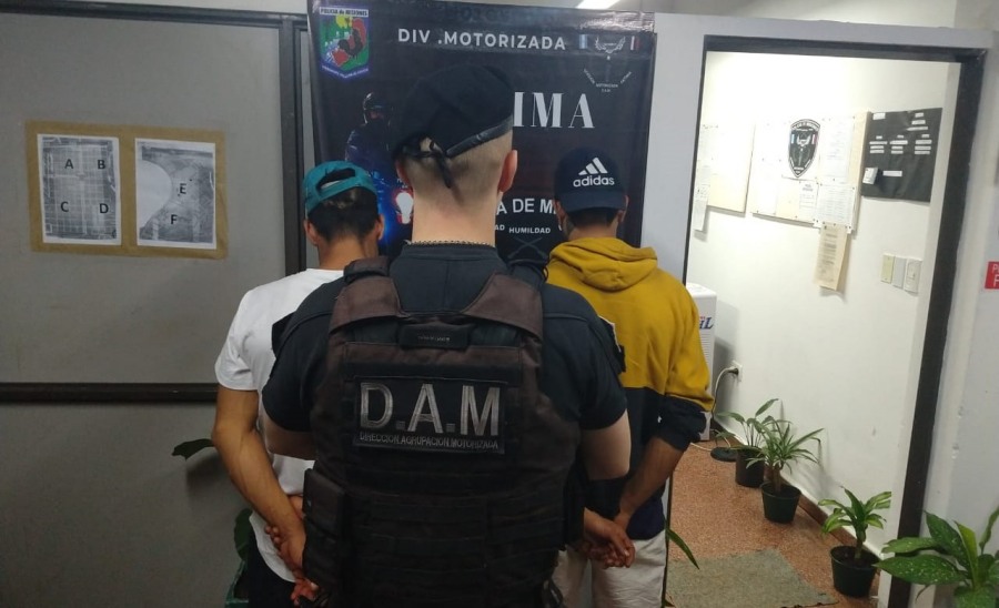 Policías Motorizados de Misiones detuvieron a dos individuos y el secuestro de juegos infantiles robados de una Plaza del Barrio A-3-2 en la ciudad de Posadas
