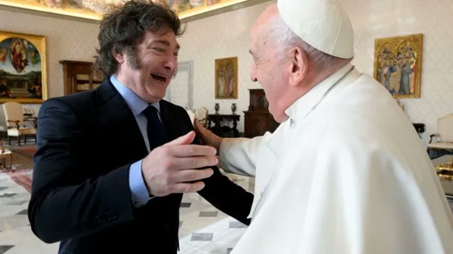 El Papa Francisco y el Presidente Javier Milei se reunieron a solas por más de una hora en el Vaticano, inaugurando una nueva etapa en la relación entre ambos