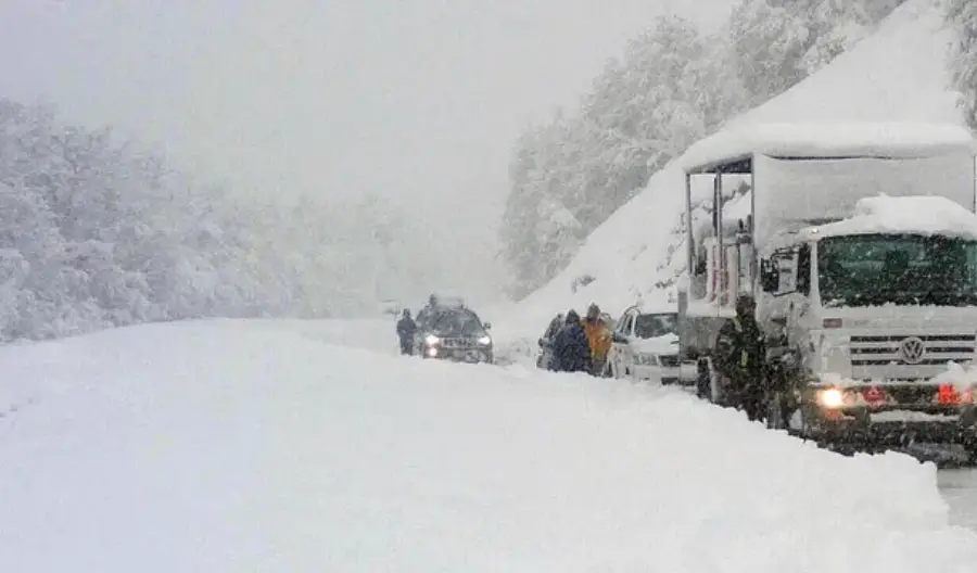 Frío polar, nieve y alerta amarilla: Un domingo muy complicado en una de las provincias del país