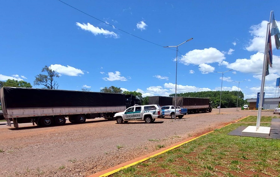 Gendarmería Nacional un procedimiento incautó de soja en granos, tras resultando realizado se observó inconsistencias en los remitos, fue en San Vicente