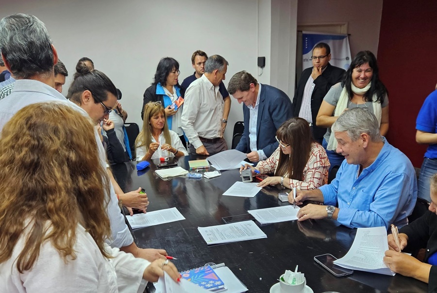 Misiones: Mayo y Junio, son los meses que acordaron aumentos salariales, entre el Gobierno Provincial y los gremios docentes