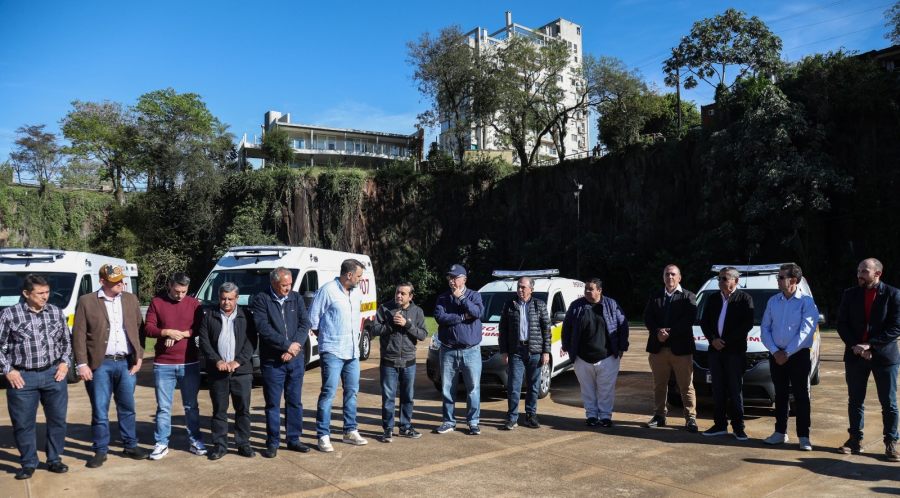 Misiones: Hugo Passalacqua y Oscar Herrera Ahuad encabezaron la entrega de nuevas ambulancias de baja y alta complejidad