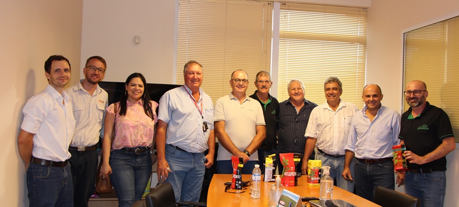Jornada de integración de la Federación Internacional de Productores con recorrido por plantaciones, secadero y molino