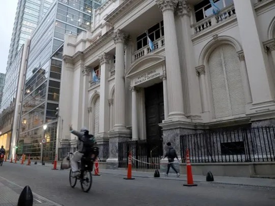 Mercado de cambio: En medio del salto del blue, el Banco Central de la República Argentina concretó la mayor compra de dólares en más de un mes