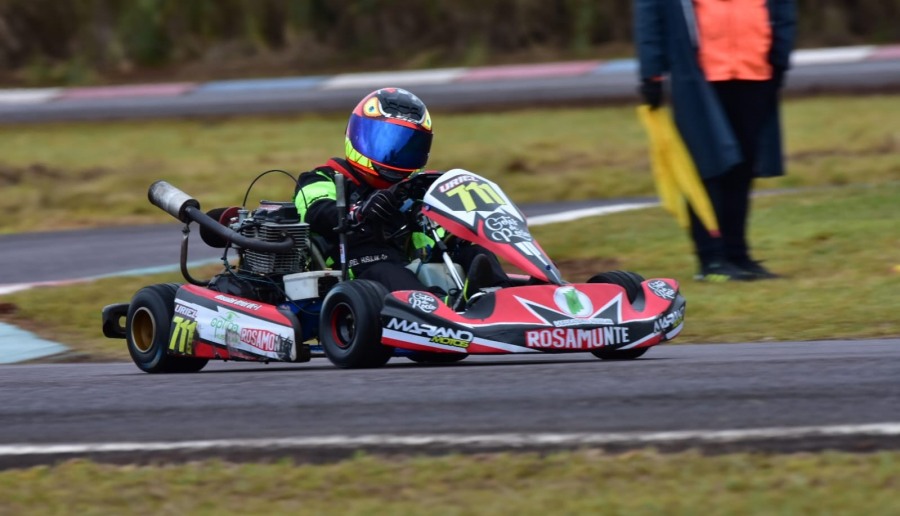 Misionero de Karting en Pista: El apostoleño Uriel Husulak tuvo un gran avance y terminó tercero en su serie