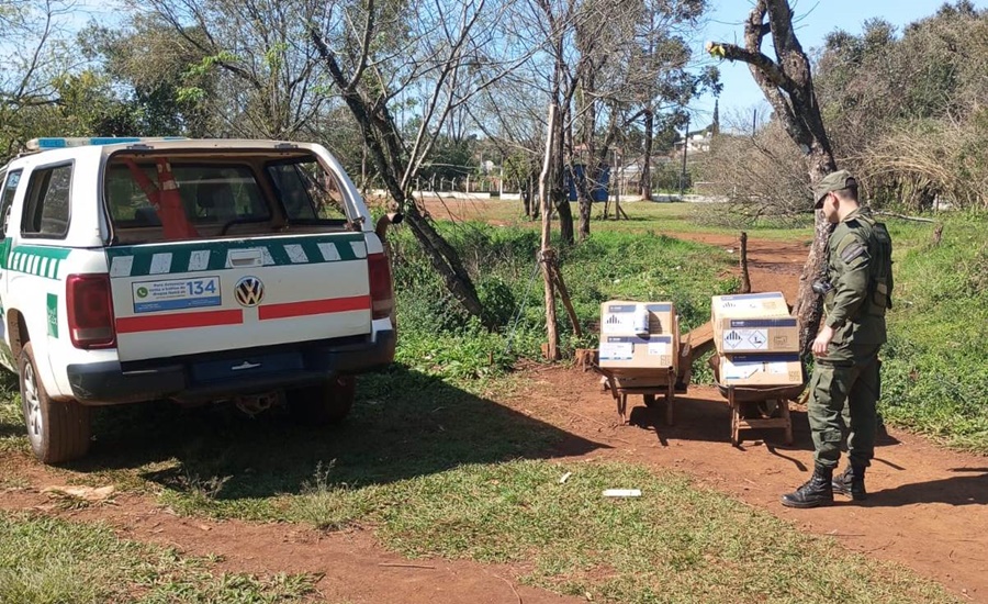 Dos individuos cargaban con varias cajas de biocidas en dos carretillas y fueron sorprendidos intentando cruzar la frontera con herbicidas en su poder
