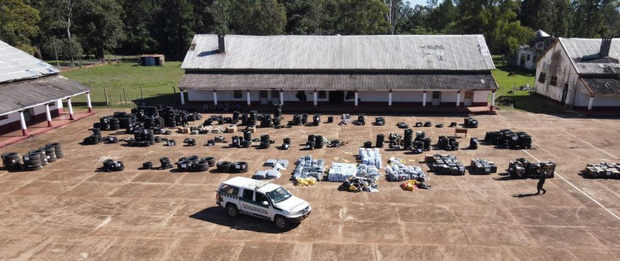Gendarmería Nacional secuestró importante cargamento de cubiertas y mercadería de diferentes rubros en infracción a la Ley de Contrabando