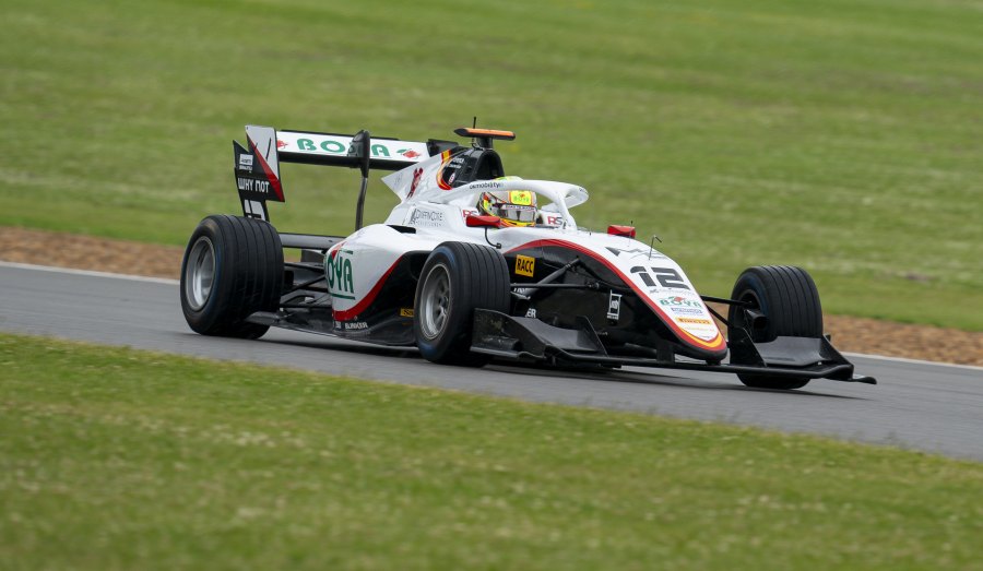 Fórmula 3: Fin de semana agridulce en Silverstone, para el piloto de Campos Racing Mari Boya