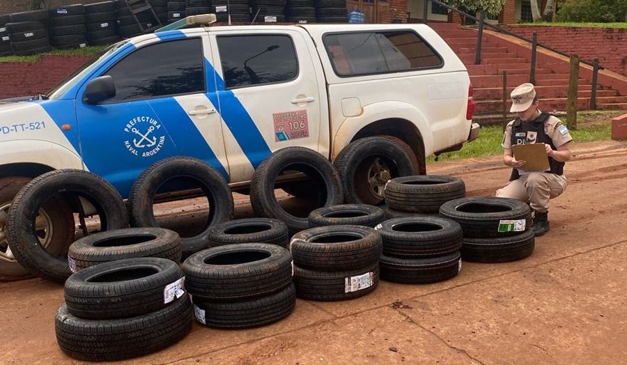 Custodia de las fronteras: Prefectura Naval Argentina secuestró neumáticos de distintos rodados, cigarrillos, indumentaria y marihuana