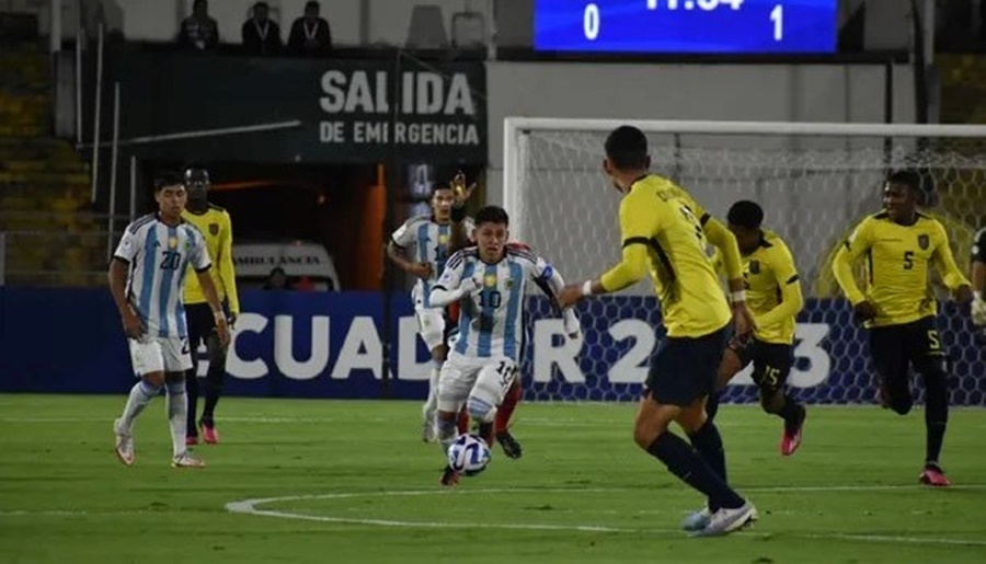Argentina cayó 1 a 0 ante Ecuador y perdió el invicto en el Sudamericano